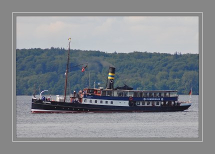 Die Alexandra ist ein 1908 vom Stapel gelaufener Dampfer, der als maritimes Wahrzeichen der Stadt Flensburg gilt und seit 1990 als fahrendes historisches Schiff im Denkmalbuch des Landes Schleswig-Holstein eingetragen ist