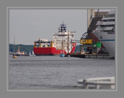 Eine Probefahrt ist die Testphase eines Wasserfahrzeugs (einschließlich Boote , Schiffe und U - Boote ). Es ist in der Regel die letzte Phase der Konstruktion und erfolgt auf offenem Wasser, und es kann von wenigen Stunden bis zu vielen Tagen dauern.