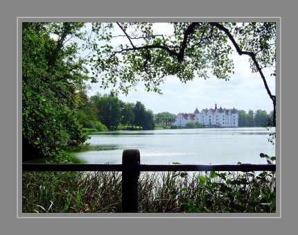Das Schloss ist eine der bekanntesten Sehenswürdigkeiten Schleswig-Holsteins. Es beherbergt ein Museum und ist für Besucher zugänglich.