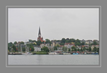 Blick auf das Ostufer und St. Jürgen