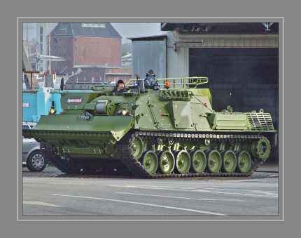 Der Panzer, in Deutschland veraltet auch Panzerkampfwagen (abgekürzt PzKpfw), ist ein selbstfahrendes Kampffahrzeug, das durch Panzerung gegen Beschuss geschützt ist. Es rollt meistens auf Gleisketten und ist als Militärfahrzeug in der Regel bewaffnet. Darunter fällt der Kampfpanzer, also ein mit einem drehbaren Geschützturm ausgestattetes Kettenfahrzeug, aber auch Panzerfahrzeuge in sehr unterschiedlichen Ausführungen, zu welchen auch die Radpanzer zählen.