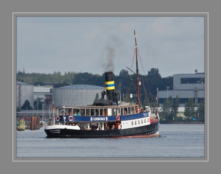 Die Alexandra ist ein 1908 vom Stapel gelaufener Dampfer, der als maritimes Wahrzeichen der Stadt Flensburg gilt und seit 1990 als fahrendes historisches Schiff im Denkmalbuch des Landes Schleswig-Holstein eingetragen ist. Es handelt sich um einen Salondampfer und den letzten erhaltenen Fördedampfer. 