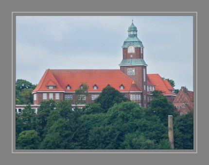 Das Alte Gymnasium ist eines von sechs Gymnasien der Stadt Flensburg. Es ist die älteste Schule der Stadt sowie eine der ältesten im deutschen Sprachraum. Gegründet wurde es bereits 1566 unter der Herrschaft des dänischen Königs Frederik II