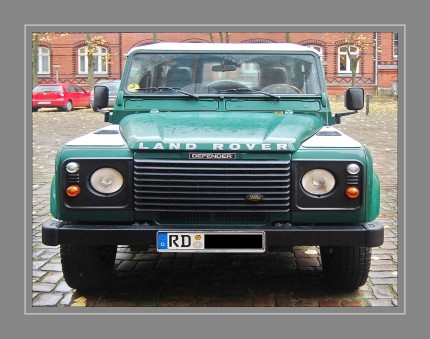 Land Rover ist eine englische Automarke. Sie entstand 1978 als Gesellschaft aus der ab 1948 gebauten Land-Rover-Geländewagenbaureihe des Herstellers Rover. 
