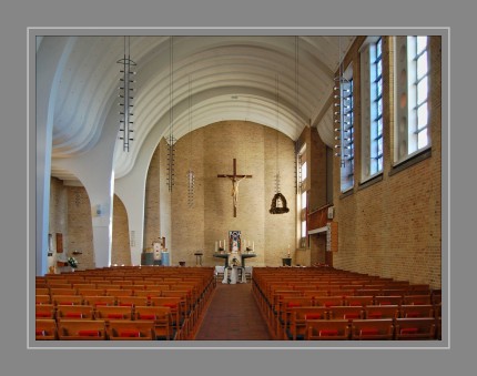 Die Christuskirche ist eine evangelisch-lutherische Kirche im Stadtteil Mürwik der Stadt Flensburg in Schleswig-Holstein. Der moderne Kirchenbau, in dessen Umgebung auch das Gemeindehaus und Pastorat zu finden ist, liegt in der Fördestraße 4 bis 8. Das Zentrum von Mürwik, der Twedter Plack liegt unweit der Kirche. Am 2. November 1958 fand die Kirchweihe statt. An den Baukosten von 630.000 DM hatte sich die Bundesmarine mit 250.000 DM beteiligt Die Kirche fungierte und fungiert seitdem auch als Garnisonskirche des Stützpunktes Flensburg-Mürwik