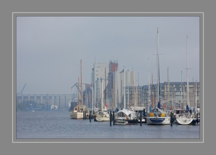 160 Liegeplätze hat der Flensburger Gastseglerhafen, bis 20 Meter Schiffslänge ist eine Unterbringung problemlos möglich, für Katamarane gibt es extra Plätze an den Brückenköpfen.