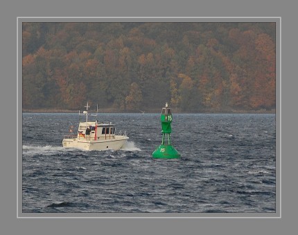 dsc_1835-motorboot-bei-tonne-15